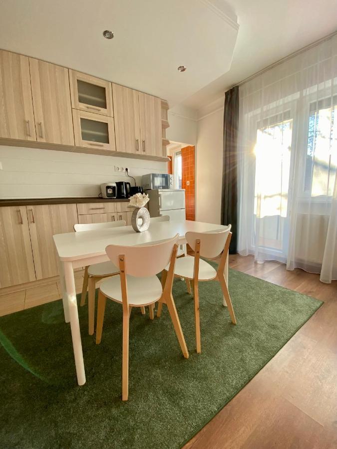 Esther Apartman Tatabánya Екстериор снимка